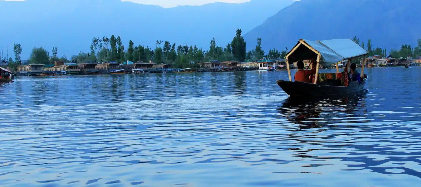 Experience Serenity: Live the Dream on a Dal Lake Houseboat!